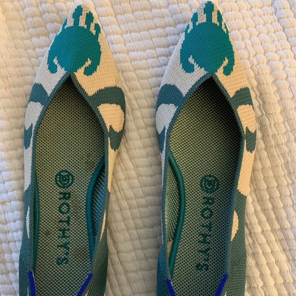 Super fun and funky Rothy’s with minimal wear!